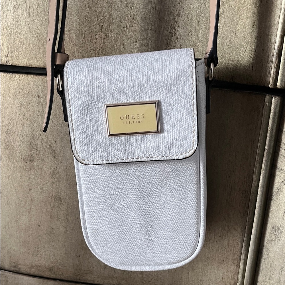 GUESS White Mini Crossbody Bag – Perfect for Concerts & Essentials